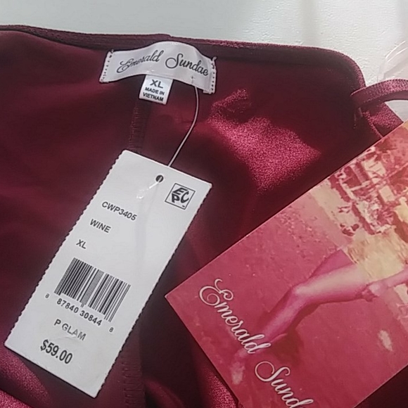 Emerald Sundae Juniors' Wine High Slit Gown Dress - Picture 10 of 10